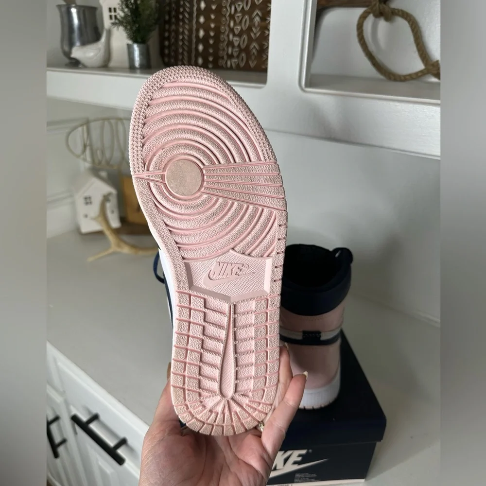 Nike Air Jordan 1 Retro High OG "Atmosphere" (Bubblegum) - Women's 9 - Picture 7 of 10